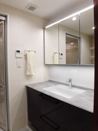 TOTO エスクアでワンランク上の洗面空間に TOTO エスクアでワンランク上の洗面空間に